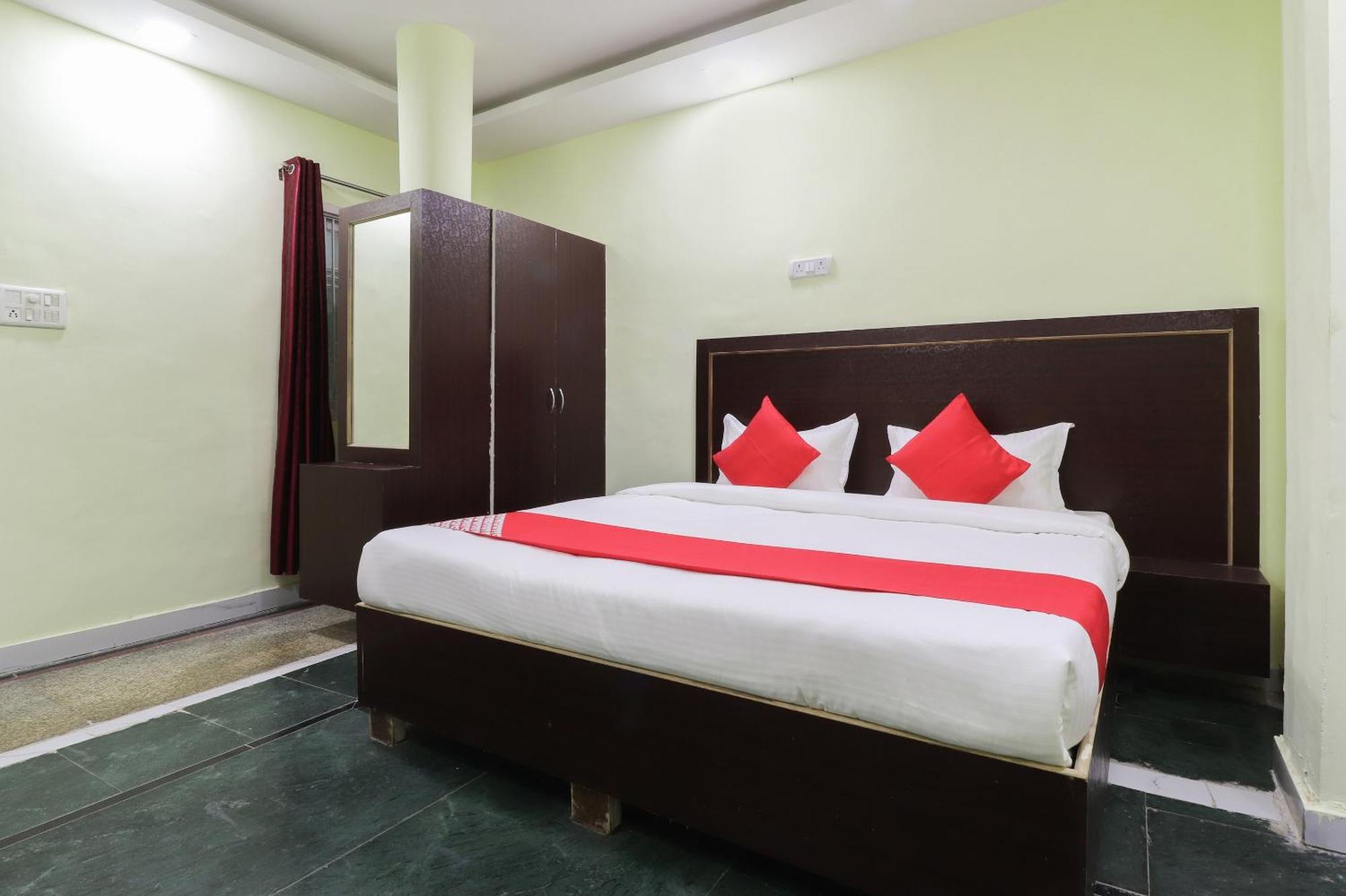 Hotel Collection O Vrindavan Yojna *
