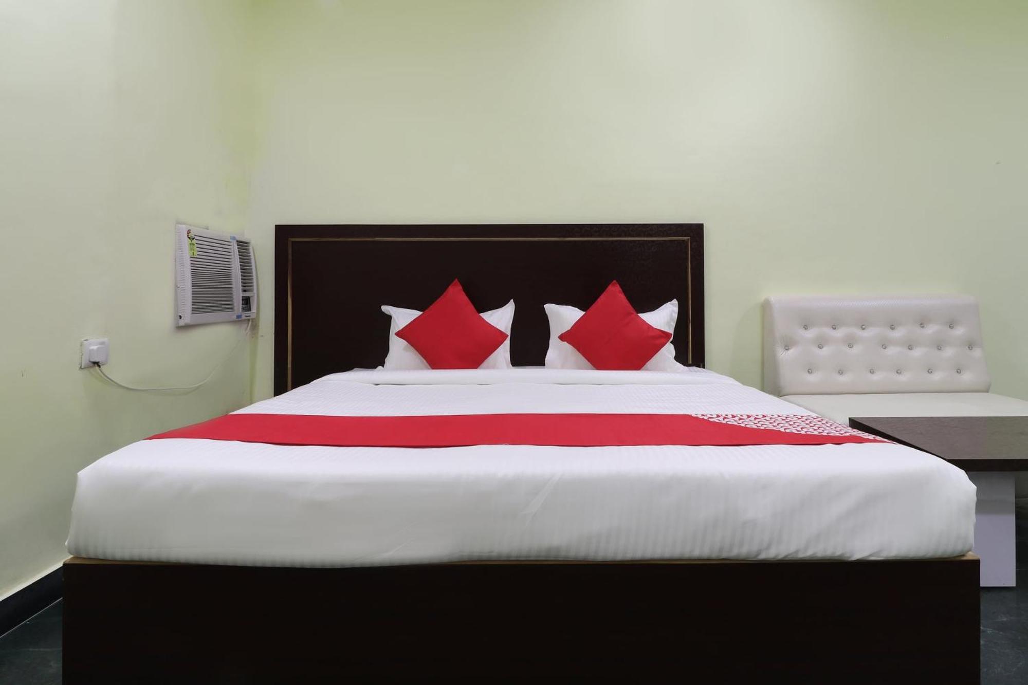 Hotel Collection O Vrindavan Yojna *
