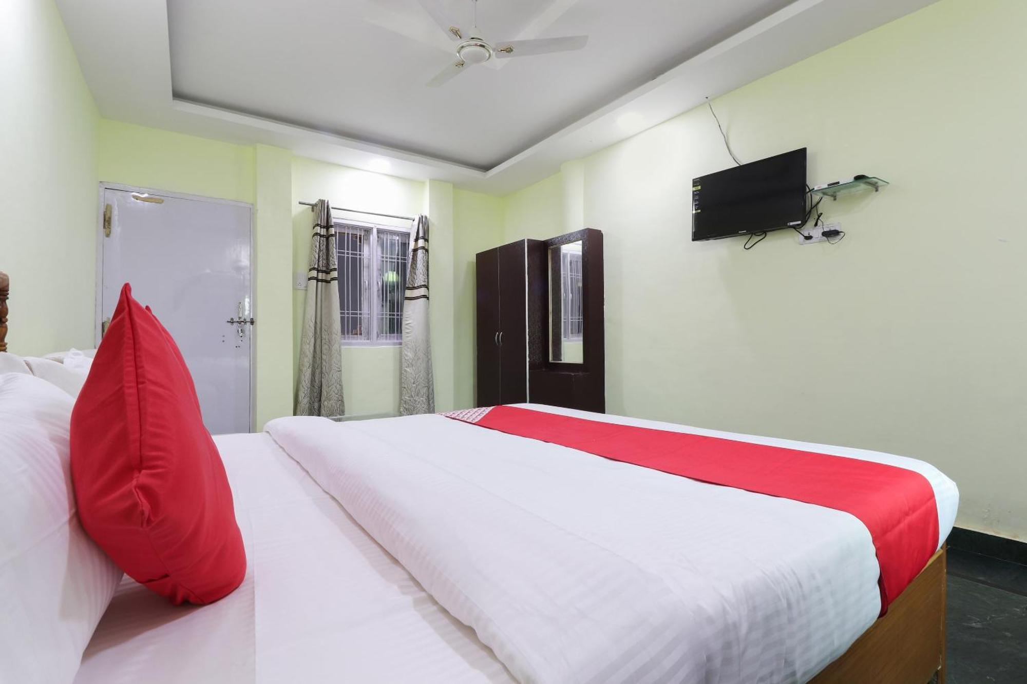 Collection O Vrindavan Yojna Hotel *